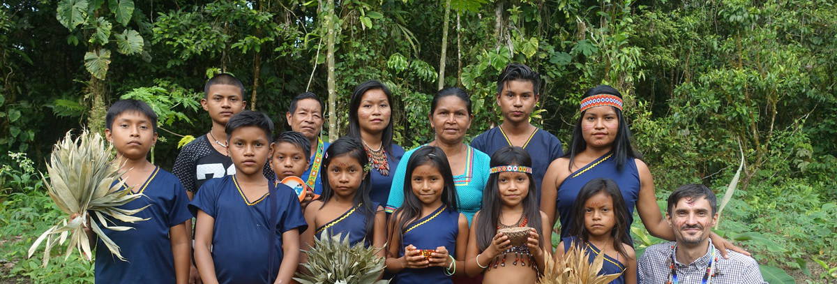 Jan Rostlinka with a Kichwa family that prepares Mapacho rolls in Alto Napo, Ecuador